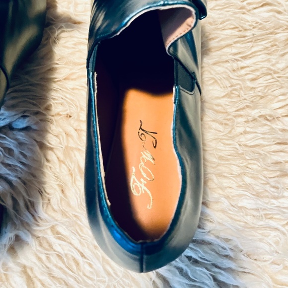 1940s-Style Evergreen Two-Tone Women’s Court Pumps (10) - Picture 5 of 9